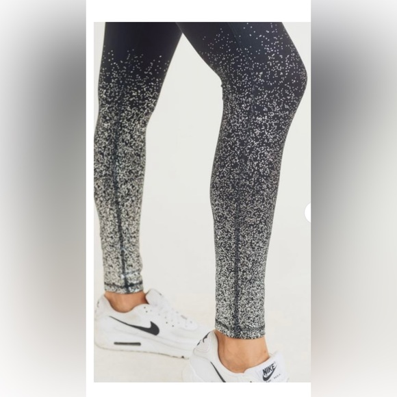 NEW/NWT- MONO B athletic leggings ombré Black with silver sparkle burst medium - Picture 2 of 6